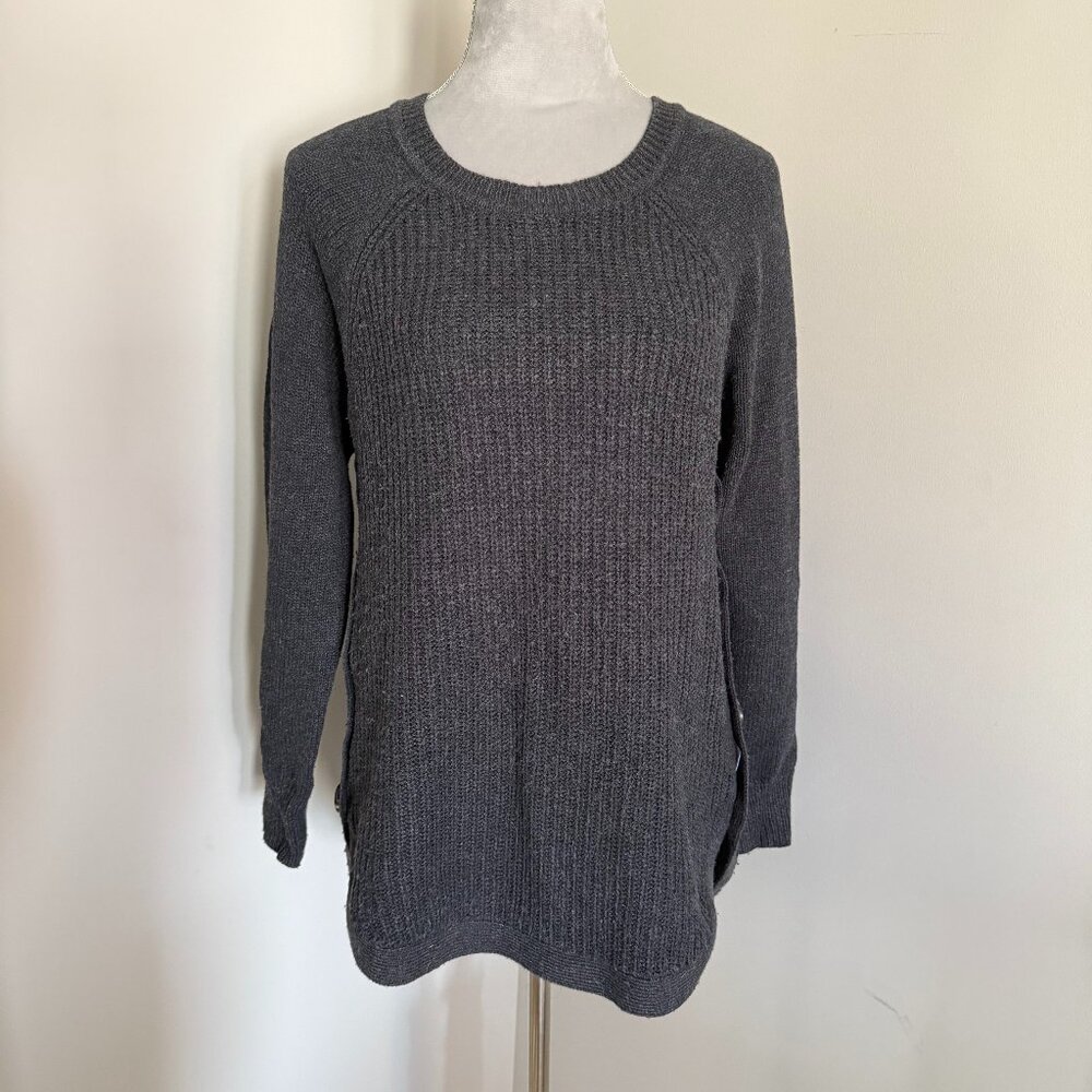 RD Style Women’s Dark Gray Crewneck Sweater Side Button Accents Size Large